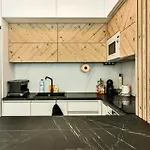 Апартаменты Azure View 2br Luxury - Free Parking *
