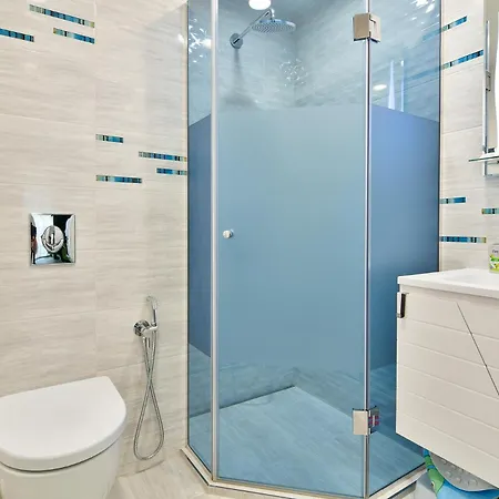 Azure View 2br Luxury - Free Parking Daire